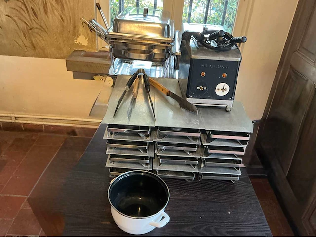 Bain marie- bordverwarmer - professionele crouque machine - afbeelding 1 van  5
