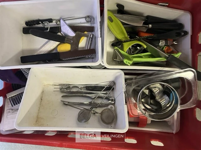 Bak divers keuken materiaal - afbeelding 2 van  3