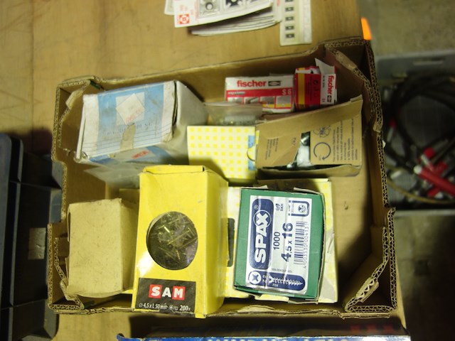 Bak met assortiment vijzen - afbeelding 1 van  1