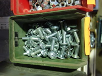 Bak met bouten met kruisvormige uitsparing - afbeelding 1 van  1