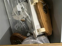 Bak met div kapstokken (±10 st) - afbeelding 2 van  2