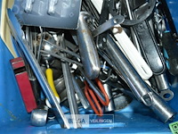 Bak met div keuken materiaal - afbeelding 3 van  4