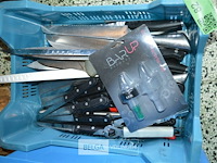 Bak met div keuken materiaal - afbeelding 1 van  3