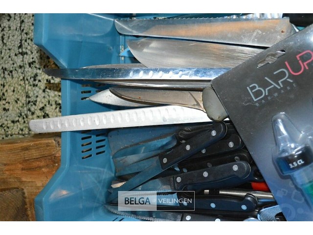 Bak met div keuken materiaal - afbeelding 3 van  3