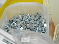 Bak met div schroeven - afbeelding 3 van  4