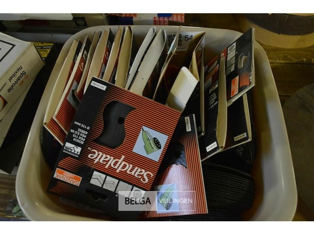 Bak met div schuurschijven - afbeelding 1 van  3