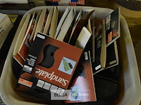 Bak met div schuurschijven - afbeelding 1 van  3