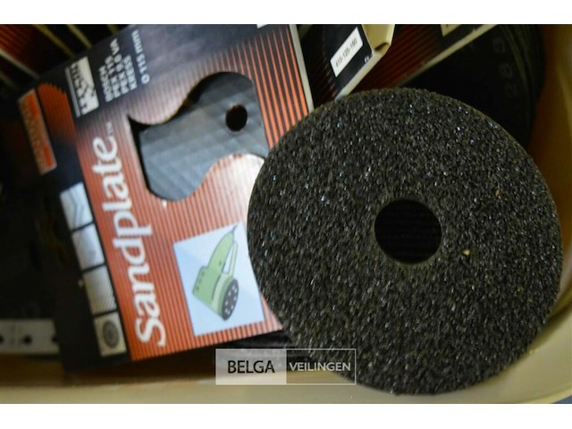 Bak met div schuurschijven - afbeelding 3 van  3