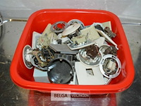 Bak met div stopcontacten en schakelaars - afbeelding 1 van  5