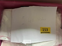 Bak met div tafellakens (±40 st) - afbeelding 2 van  5