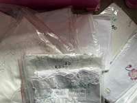 Bak met div tafellakens (±40 st) - afbeelding 4 van  5