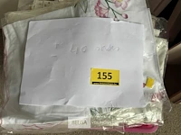 Bak met div tafellakens (±40 st) - afbeelding 2 van  7