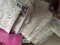 Bak met div tafellakens (±40 st) - afbeelding 3 van  7