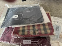 Bak met div tafellakens (±40 st) - afbeelding 4 van  7