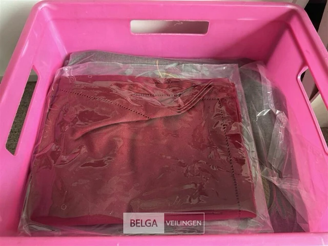 Bak met div tafellakens (±40 st) - afbeelding 5 van  7