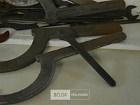 Bak met div werkmaterialen - afbeelding 4 van  4