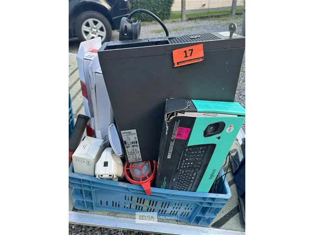 Bak met divers elektro materiaal - afbeelding 1 van  3