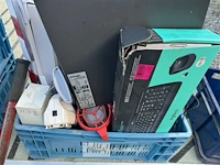 Bak met divers elektro materiaal - afbeelding 2 van  3