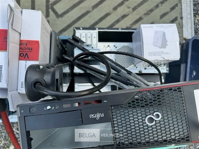 Bak met divers elektro materiaal - afbeelding 3 van  3