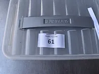 Bak met divers gerief - afbeelding 2 van  3