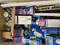 Bak met diverse lampen - afbeelding 6 van  6