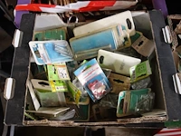Bak met diverse vijzen - afbeelding 1 van  1