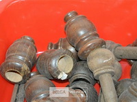 Bak met eindstukken voor gordijnroedes - afbeelding 2 van  4