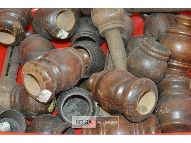 Bak met eindstukken voor gordijnroedes - afbeelding 3 van  4