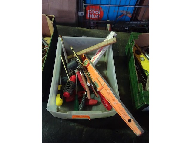 Bak met gereedschap - afbeelding 1 van  1