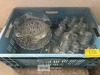 Bak met glaswerk - afbeelding 1 van  2