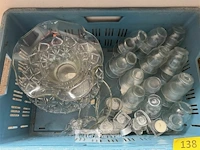 Bak met glaswerk - afbeelding 2 van  2