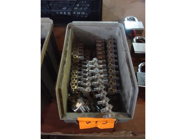 Bak met glazen verbindingsklemmen - afbeelding 1 van  1