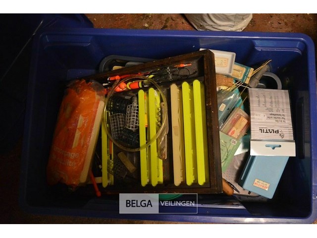 Bak met inhoud div visgerief - afbeelding 1 van  4