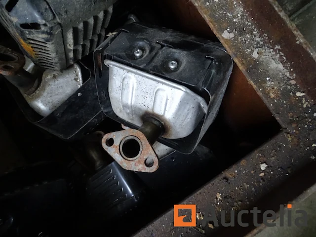 Bak met kartaccessoires (43 uitlaatpijpen, 127 luchtfilters) - afbeelding 4 van  8