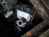Bak met kartaccessoires (43 uitlaatpijpen, 127 luchtfilters) - afbeelding 4 van  8
