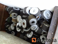 Bak met kartaccessoires (43 uitlaatpijpen, 127 luchtfilters) - afbeelding 5 van  8
