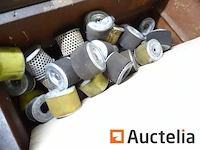 Bak met kartaccessoires (43 uitlaatpijpen, 127 luchtfilters) - afbeelding 6 van  8
