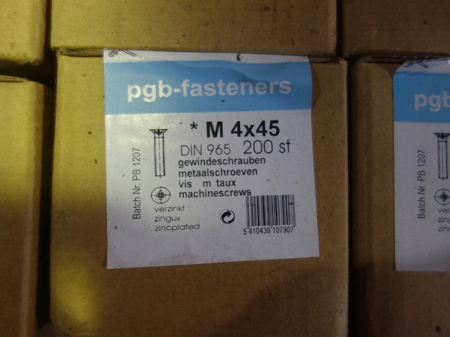 Bak met m4 vijzen en -moeren - afbeelding 2 van  3