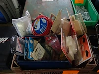 Bak met materiaal voor electro - afbeelding 1 van  1