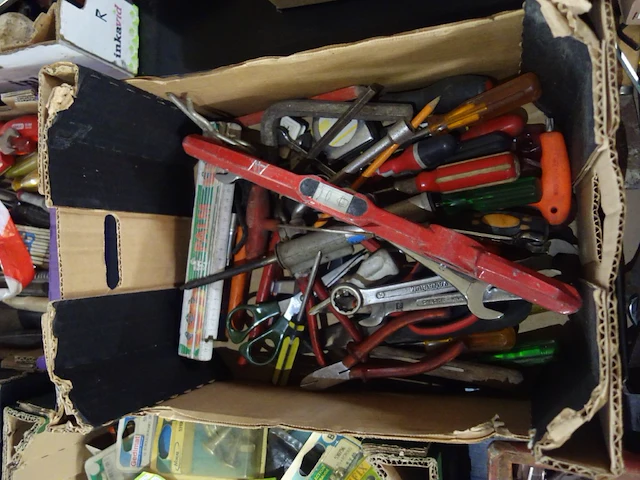 Bak met materiaal - afbeelding 1 van  1