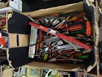 Bak met materiaal - afbeelding 1 van  1