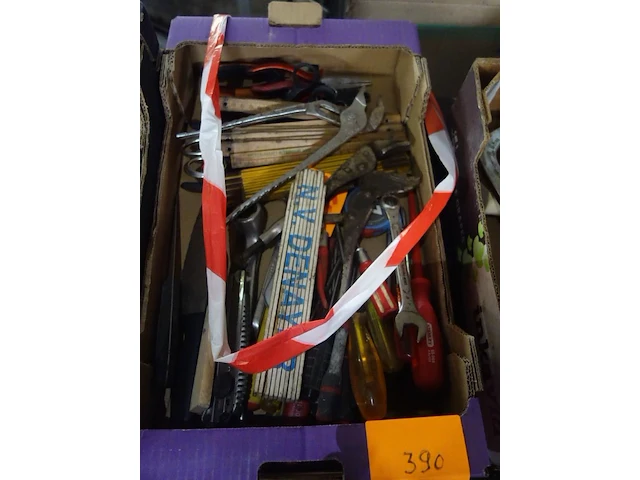 Bak met materiaal - afbeelding 1 van  1
