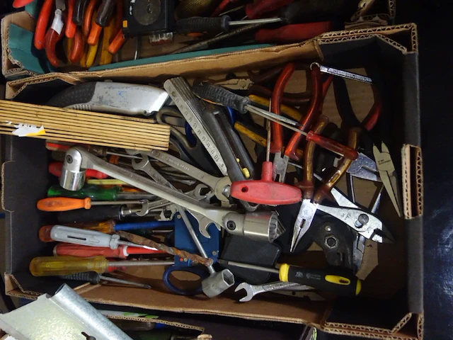 Bak met materiaal - afbeelding 1 van  1