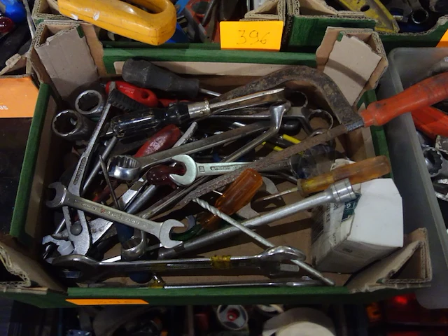 Bak met materiaal - afbeelding 1 van  1