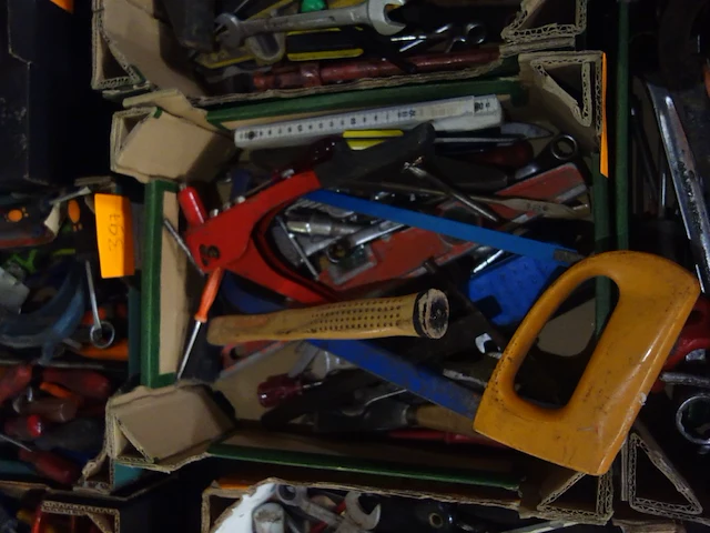 Bak met materiaal - afbeelding 1 van  1