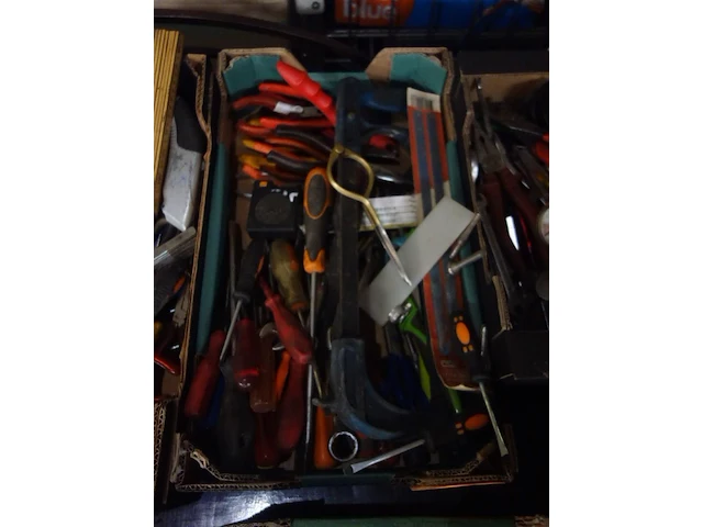Bak met materiaal - afbeelding 1 van  1