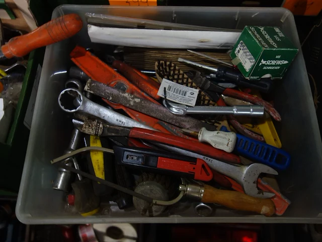 Bak met materiaal - afbeelding 1 van  1