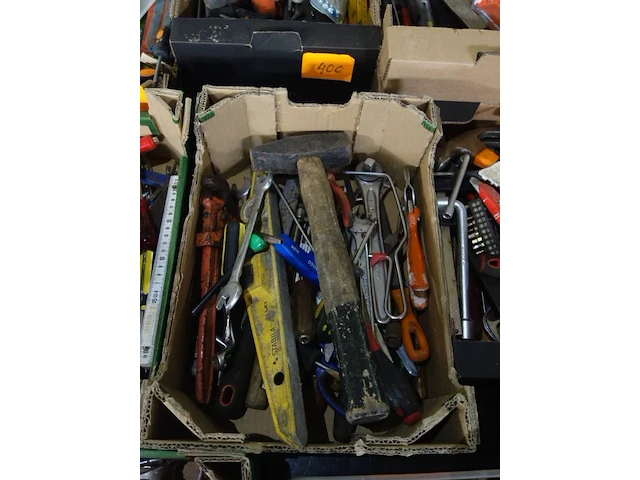 Bak met materiaal - afbeelding 1 van  1