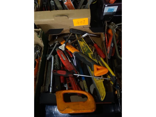 Bak met materiaal - afbeelding 1 van  1