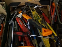 Bak met materiaal - afbeelding 1 van  1